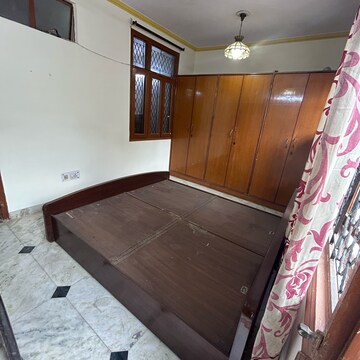 Room in 1.5 BHK Builder Floor at Kotla Mubarakpur – for Rent