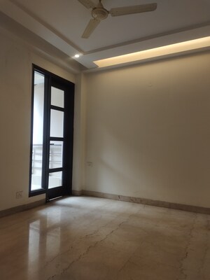 Furnished Amenities in 3 BHK Builder Floor at Chittaranjan Park – for Sale