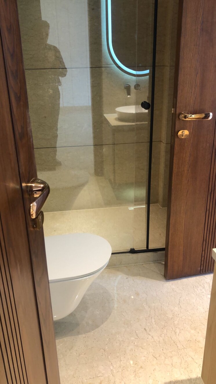 Bathroom, sarvapriya vihar 3 Bedroom 2200 Sq.Ft. Builder Floor In Sarvapriya Vihar Delhi 8479761