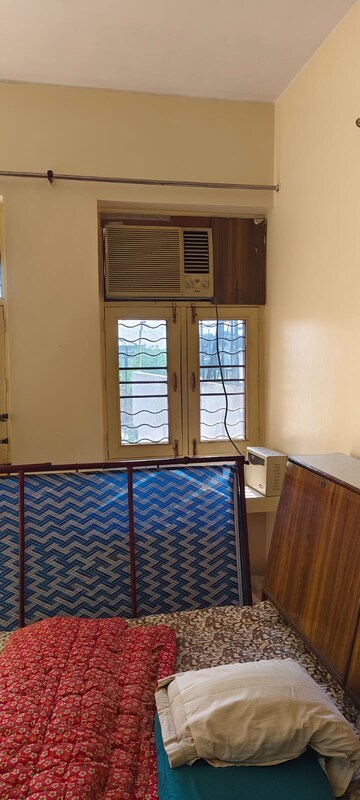 Master Bedroom in 1 BHK Independent House at Gomti Nagar – for Rent