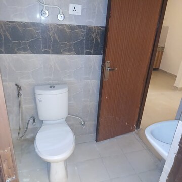 Bathroom in 2 BHK Apartment at Amrapali Golf Homes, Haibatpur – for Rent