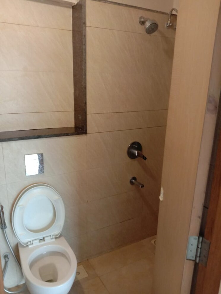 Attached Bathroom, raj-paradise-b-wing-chs-ltd 2 Bedroom 850 Sq.Ft. Apartment In Andheri East Mumbai 8480058
