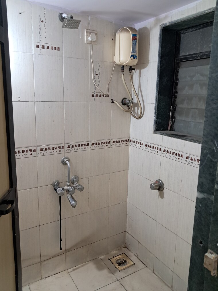Bathroom, tilak-nagar-building 1 Bedroom 380 Sq.Ft. Apartment In Tilak Nagar Mumbai 8480115
