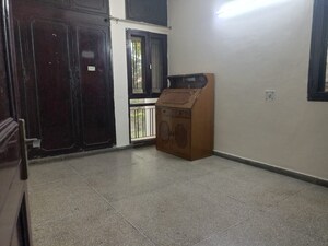 Master Bedroom in 3 BHK Apartment at Varun Enclave, Sector 28 – for Sale