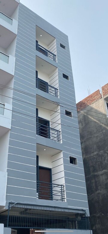 Team Area in 1 RK Apartment at Greenwood City, Sector 40 – for Rent