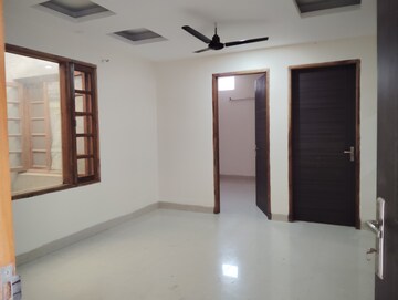 Master Bedroom in 1 BHK Builder Floor at Jai Heights-52, Sector 52 – for Rent