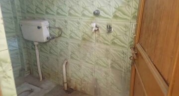 Attached Bathroom in 2 BHK Villa at Aliganj – for Rent