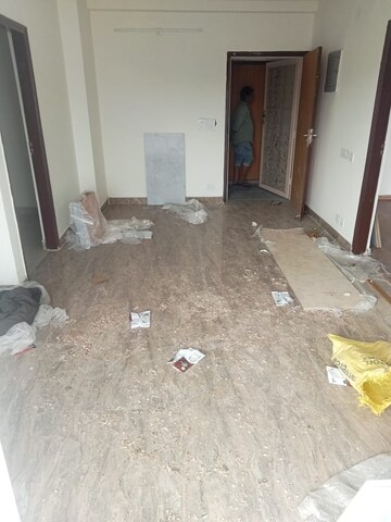 Room in 2.5 BHK Apartment at Amrapali O2 Valley, Tech Zone 4 Greater Noida – for Rent