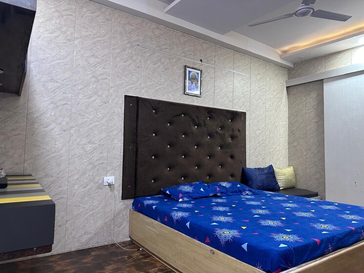 Room, green fields colony 3 Bedroom 1500 Sq.Ft. Builder Floor In Green Fields Colony Faridabad 8480312