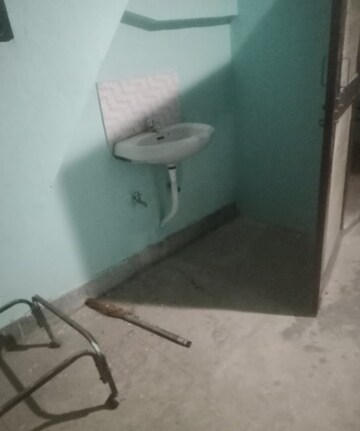 Room in 1 BHK Independent House at Aliganj – for Rent