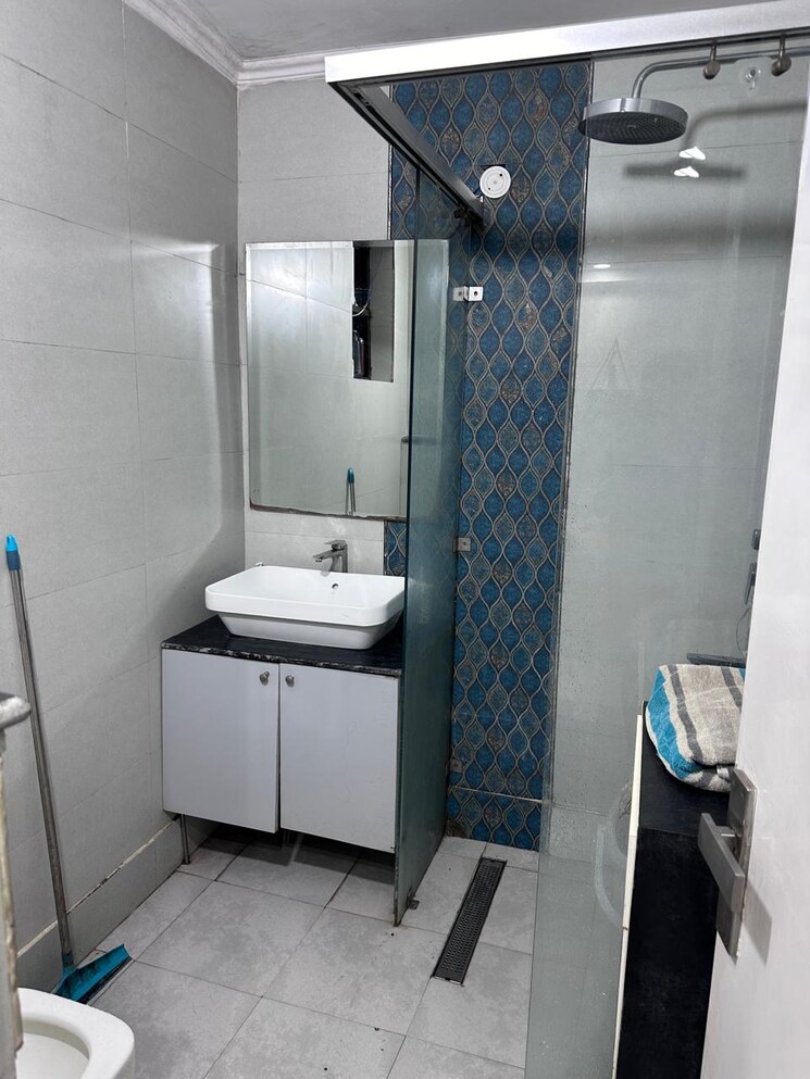 Bathroom, green fields colony 2 Bedroom 700 Sq.Ft. Builder Floor In Green Fields Colony Faridabad 8480349