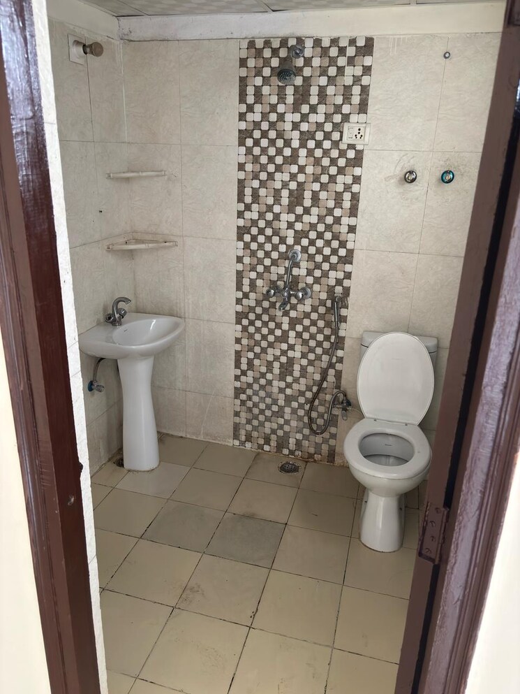 Bathroom, devika-skypers 2 Bedroom 1230 Sq.Ft. Apartment In Raj Nagar Extension Ghaziabad 8480381