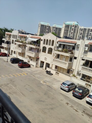 3.5 BHK Apartment For Rent in DLF Exclusive Floors, Sector 53