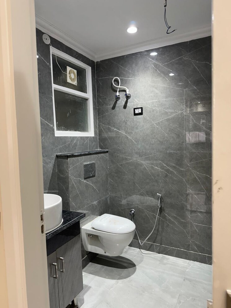 Bathroom, green fields colony 3 Bedroom 1700 Sq.Ft. Builder Floor In Green Fields Colony Faridabad 8480385
