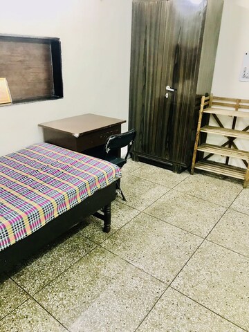 Room in  Pg at Karol Bagh – for Rent