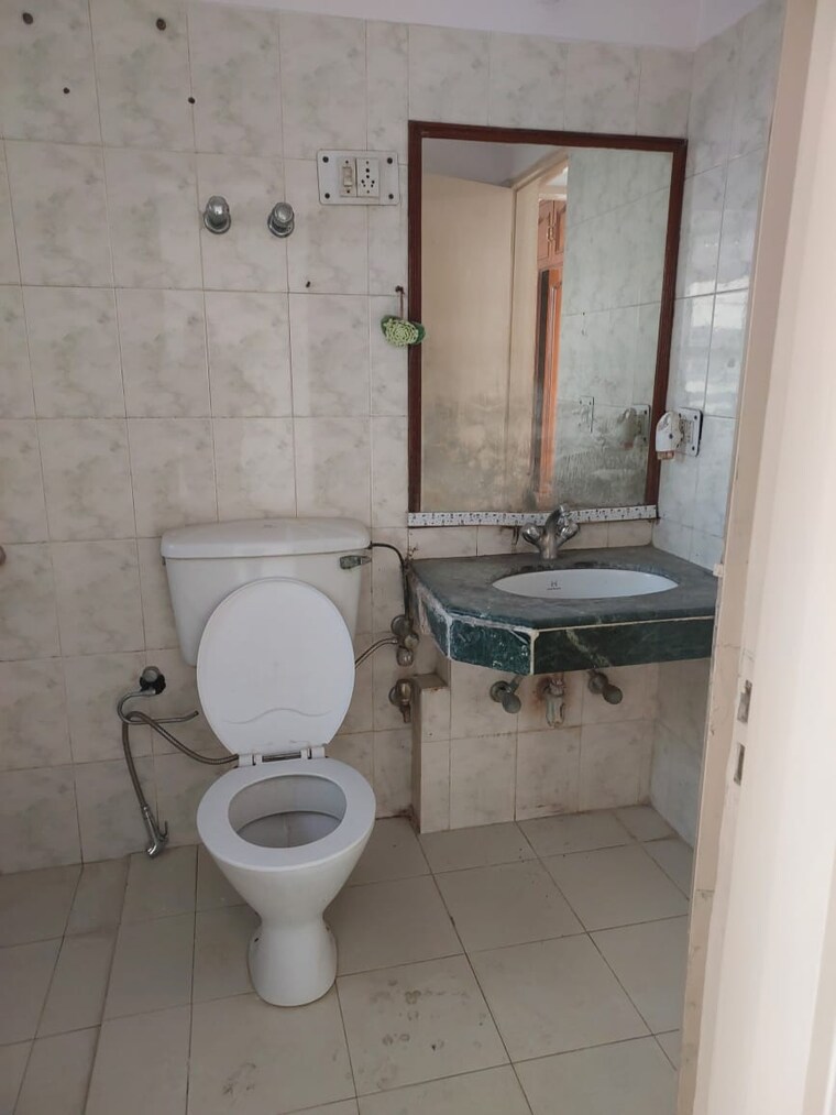 Bathroom, ardee-city 3 Bedroom 1400 Sq.Ft. Builder Floor In Sector 52 Gurgaon 8480389