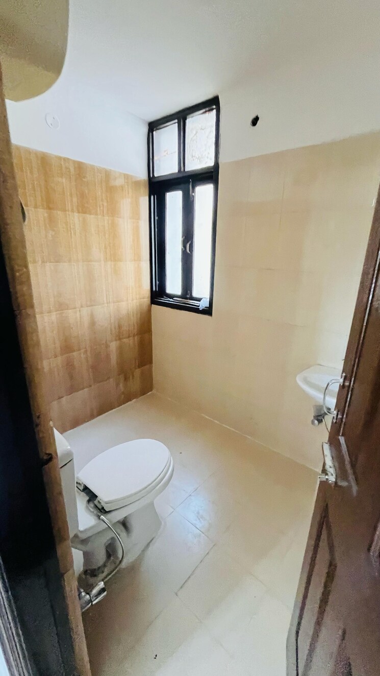 Bathroom, maya-garden-city 3 Bedroom 1530 Sq.Ft. Apartment In Lohgarh Zirakpur 8480414