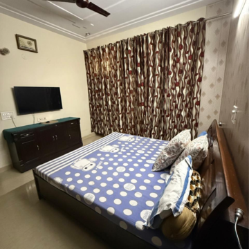 Bedroom in 3.5 BHK Villa at Sector 21 – for Rent