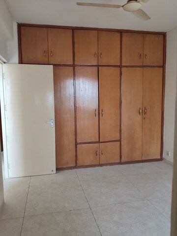 Master Bedroom in 3 BHK Apartment at DLF The Wellington Estate, Dlf Phase V – for Rent