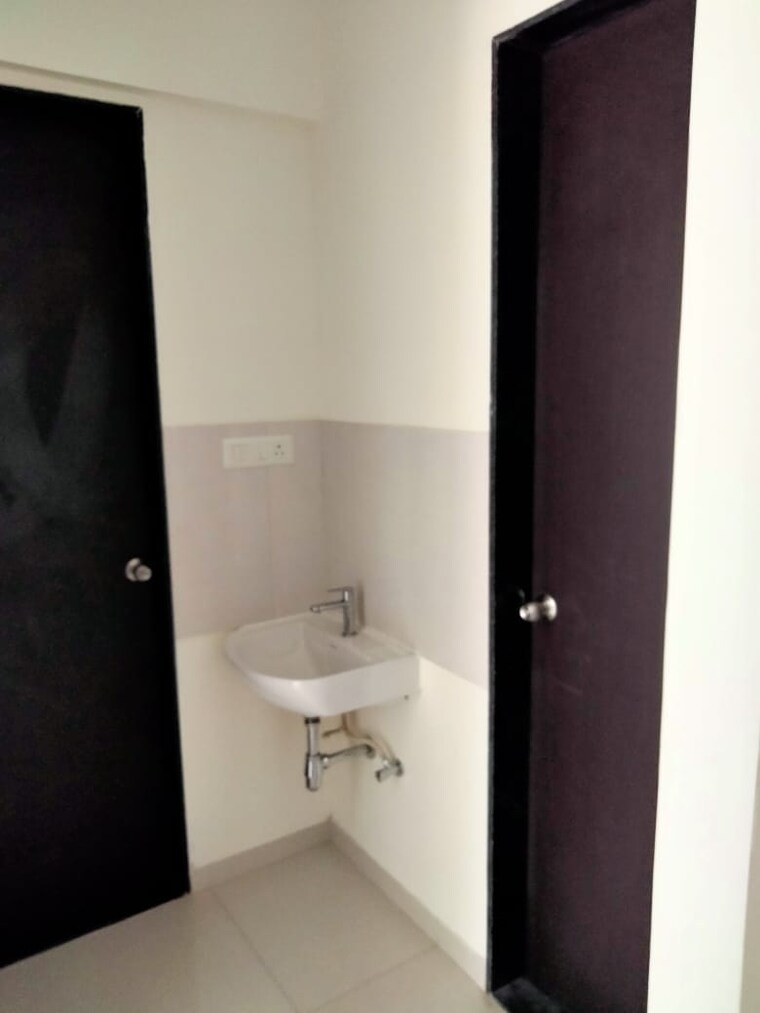 Bathroom, paranjape-blue-ridge 1 Bedroom 502 Sq.Ft. Apartment In Hinjewadi Pune 8480469