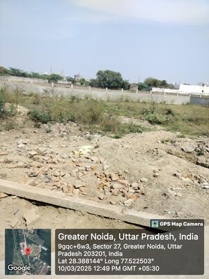  Plot – Garden View at Sector 27 Yamuna Expressway - for Sale