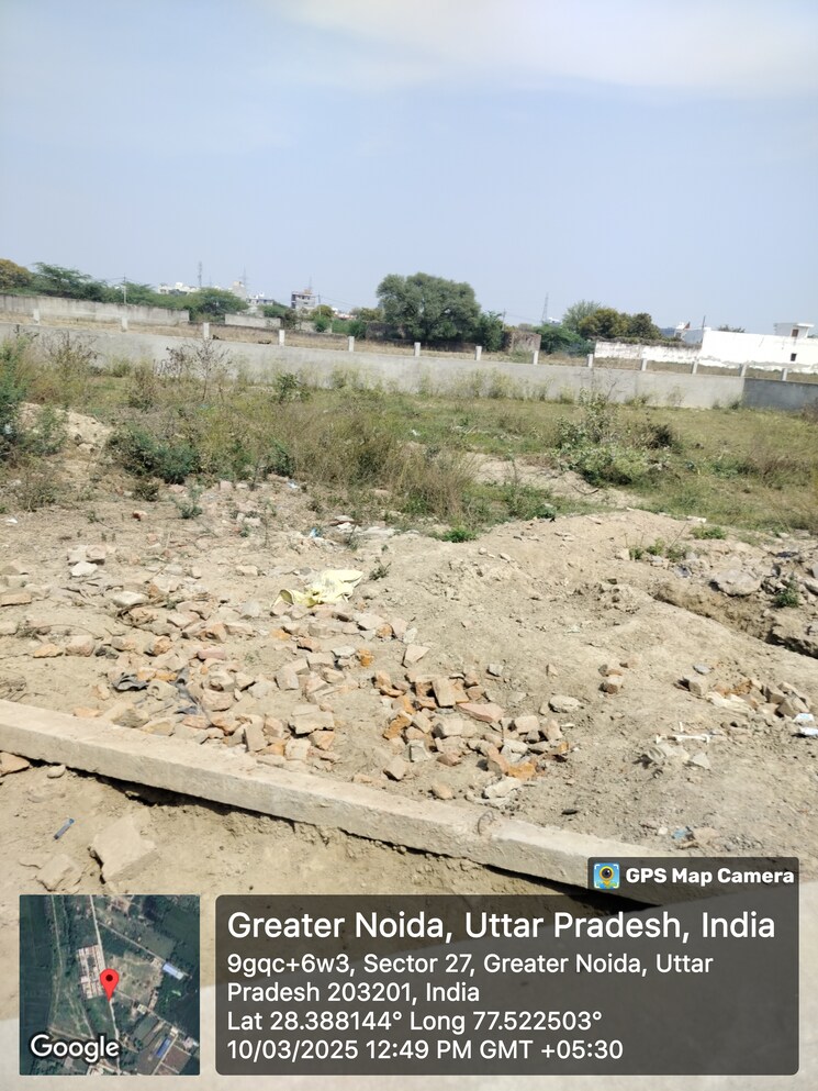 Garden, sector 27 yamuna expressway  300 Sq.Yd. Plot In Sector 27 Yamuna Expressway Greater Noida 8480486