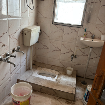 Bathroom in 1.5 BHK Builder Floor at Sector 21 – for Rent
