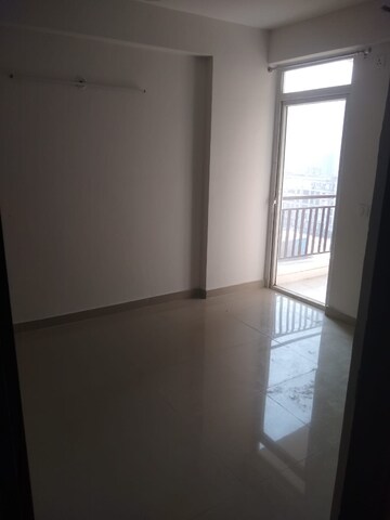 Room in 2 BHK Apartment at Aims Greens Avenue, Sector 4, Greater Noida – for Sale