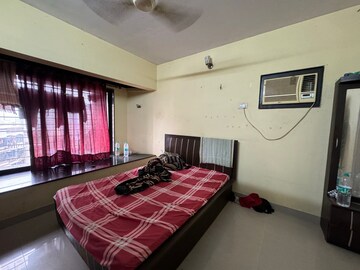 Bedroom in 2 BHK Apartment at Swapnalok Towers, Malad East – for Rent