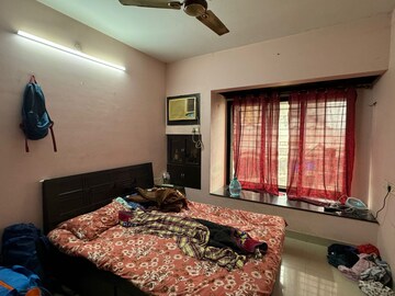 Bedroom in 2 BHK Apartment at Swapnalok Towers, Malad East – for Rent