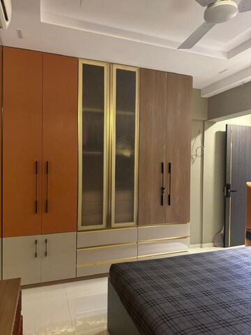Room in 2 BHK Apartment at Gaur City 1 – for Rent