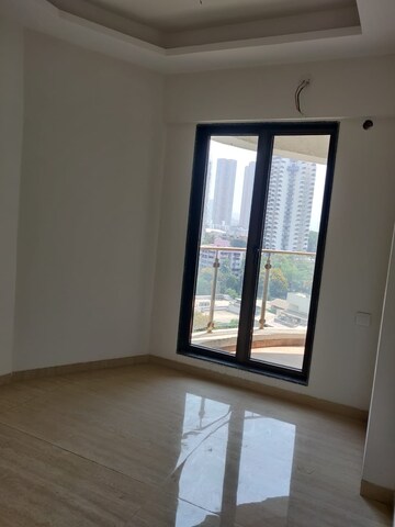 Room in 2 BHK Apartment at Vrindavan Society Goregaon, Goregaon East – for Rent