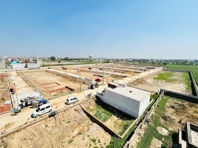 Garden, defence-empire  75 Sq.Yd. Plot In Surajpur Greater Noida 8480682