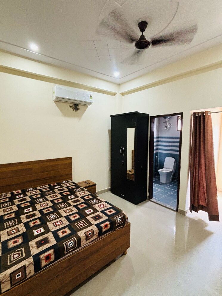 Bedroom, unitech-arcadia 1 Bedroom 450 Sq.Ft. Independent House In South City 2 Gurgaon 8480680