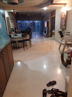 Master Bedroom in 4 BHK Apartment at Krishna Kunj Apartment Juhu, Juhu – for Sale