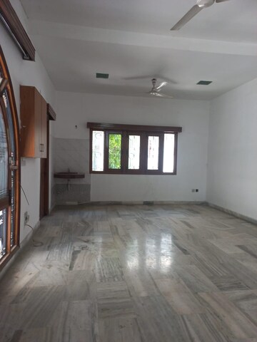 Master Bedroom in 3 BHK Independent House at Gomti Nagar – for Rent