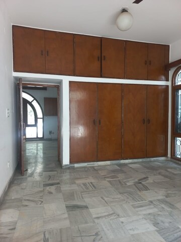 Master Bedroom in 3 BHK Independent House at Gomti Nagar – for Rent