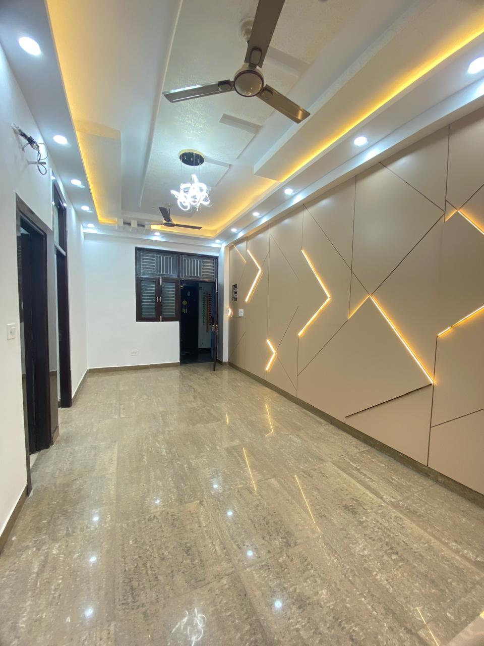 3 BHK + Pooja Room,Extra Room 1600 Sq.Ft. Builder Floor in Omaxe Park Plaza