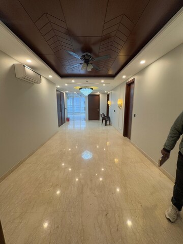 Room in 4 BHK Builder Floor at Ansal Sushant Lok I, Sector 43 – for Rent