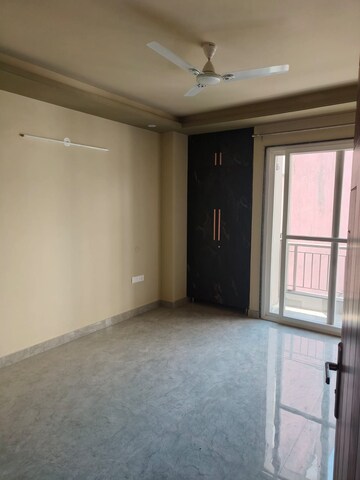 Room in 3 BHK Builder Floor at Sector 51 – for Rent