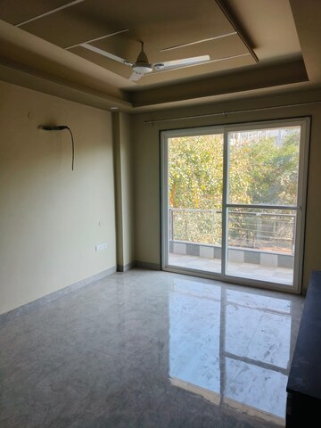 Room in 3 BHK Builder Floor at Sector 51 – for Rent