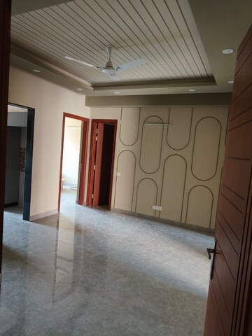 Room in 3 BHK Builder Floor at Sector 51 – for Rent