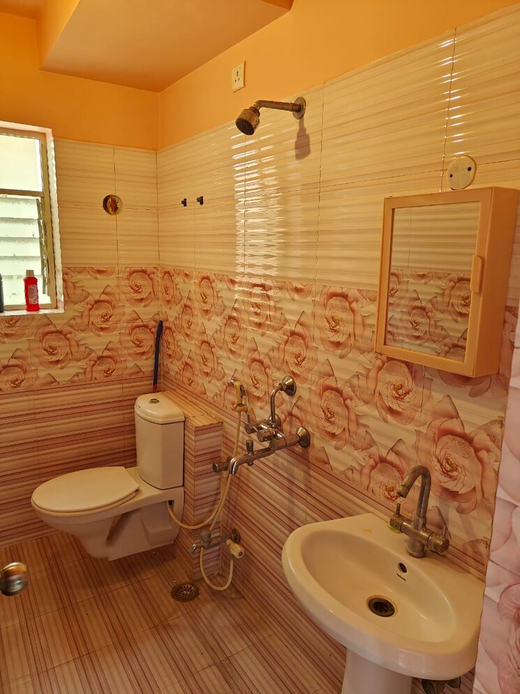 Bathroom, vishnu-kings-court 2 Bedroom 988 Sq.Ft. Apartment In Bansdroni Kolkata 8480850