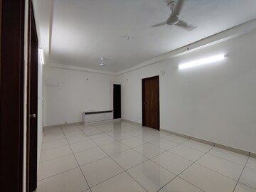 Room in 2 BHK Apartment at Prestige Finsbury Park Hyde, Bagaluru  – for Rent