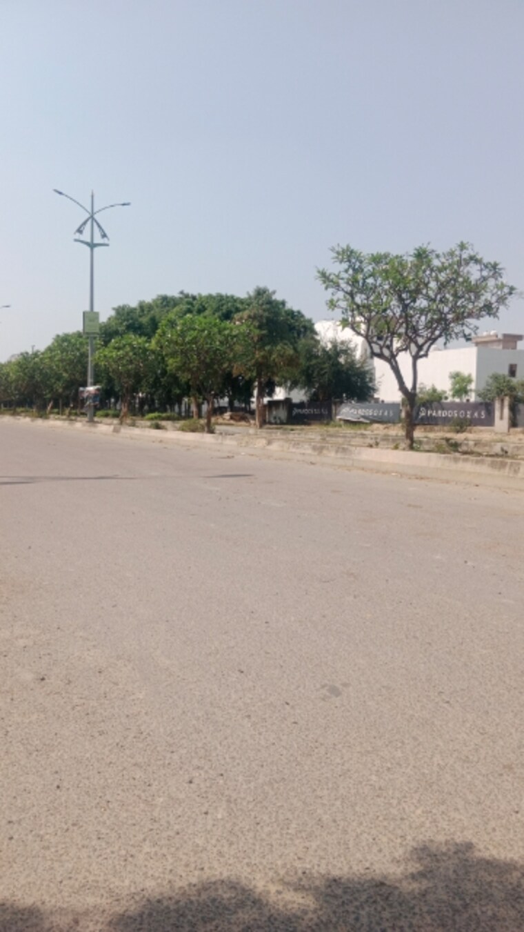 Garden, pardos-okas-enclave  1378 Sq.Yd. Plot In Sushant Golf City Lucknow 8480970