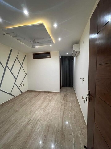 Room in 3 BHK Builder Floor at Sector 46 – for Rent
