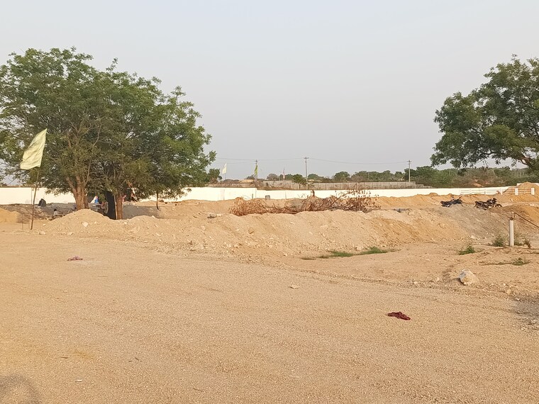 Garden, sri-north-wave  200 Sq.Yd. Plot In Medchal Hyderabad 8481186