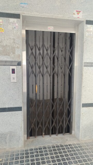 Lift in 2 BHK Apartment at Dulapally – for Sale