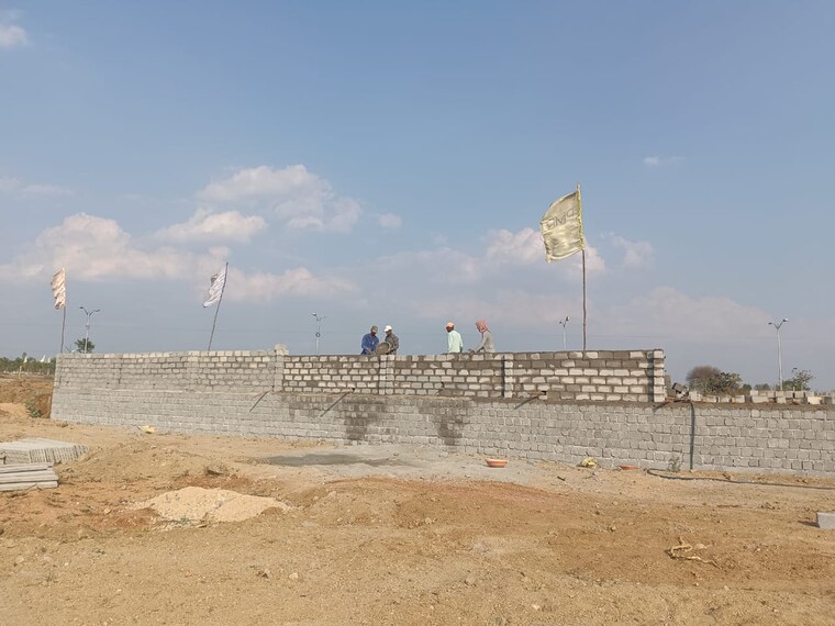 Garden, sri-north-wave  200 Sq.Yd. Plot In Medchal Hyderabad 8481186