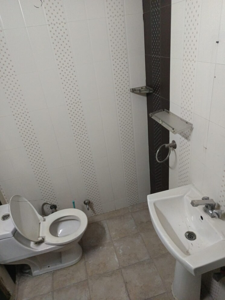 Bathroom, sector 21d 3 Bedroom 2230 Sq.Ft. Builder Floor In Sector 21d Faridabad 8481171